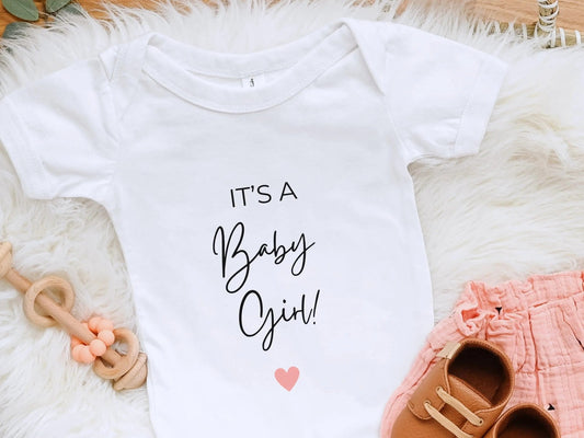 Babybody, Babygeschenk, kurzarm - Body It's a Baby Girl, Baby verkünden, Baby verkünden, Gender Reveal, Umstandsverkündung