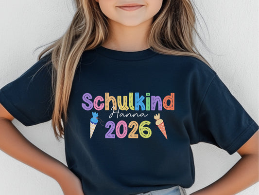 T-Shirt Schulkind  2026 Personalisiert Einschulung Geschenk Schulanfang Shirt Vorschuler