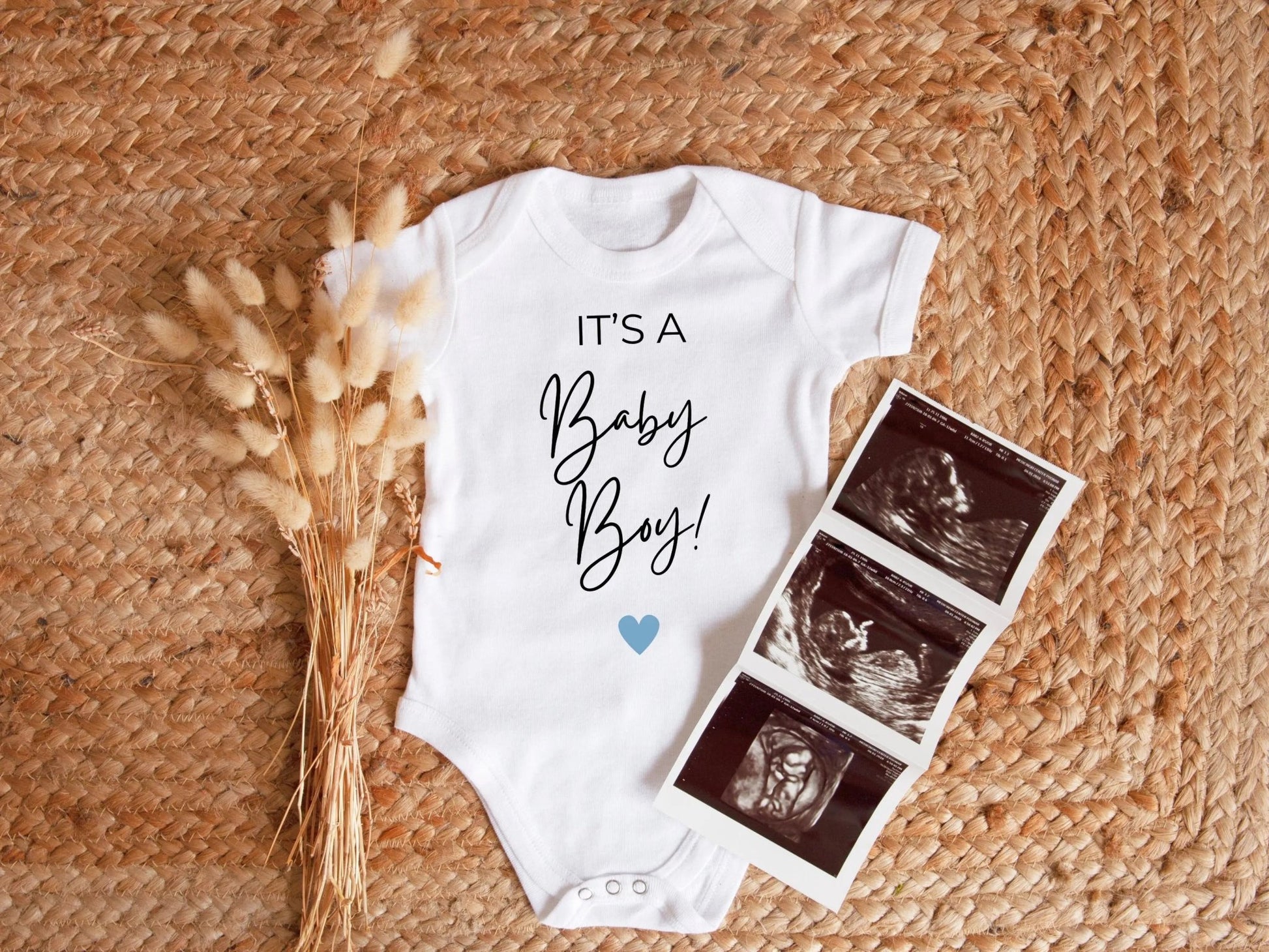 Babybody, Babygeschenk, kurzarm - Body It's a Boy, Baby verkünden, Baby verkünden, Gender Reveal, Umstandsverkündung - Mamas & Minis