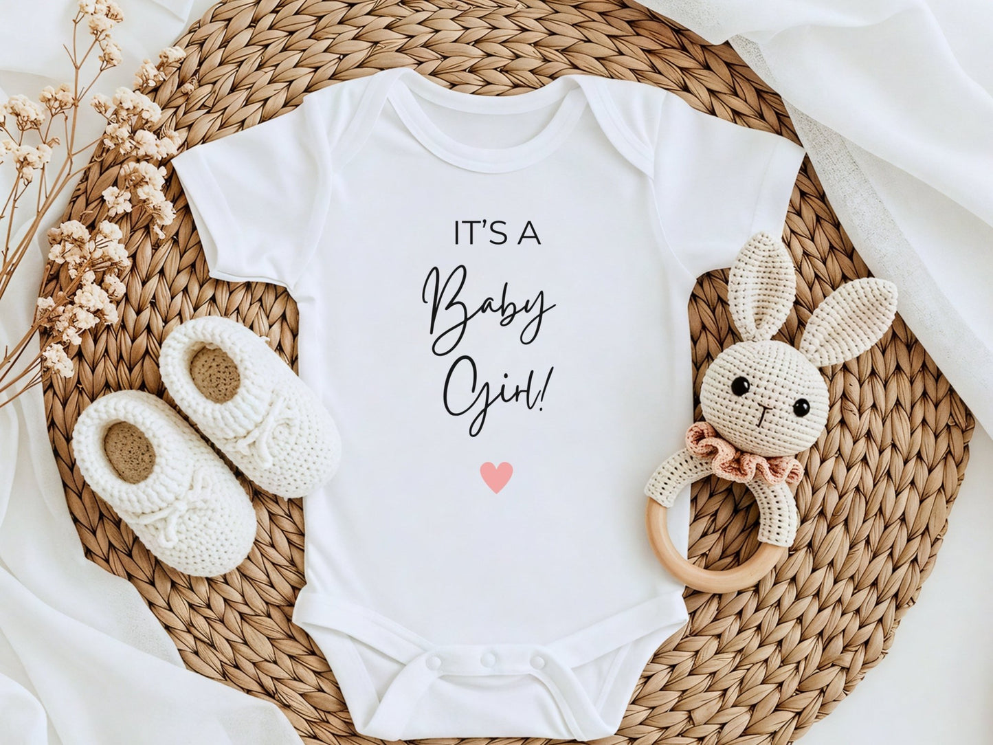 Babybody It’s a Baby Girl – Süßes Bio - Babygeschenk, Kurzarmbody aus Baumwolle - Mamas & Minis