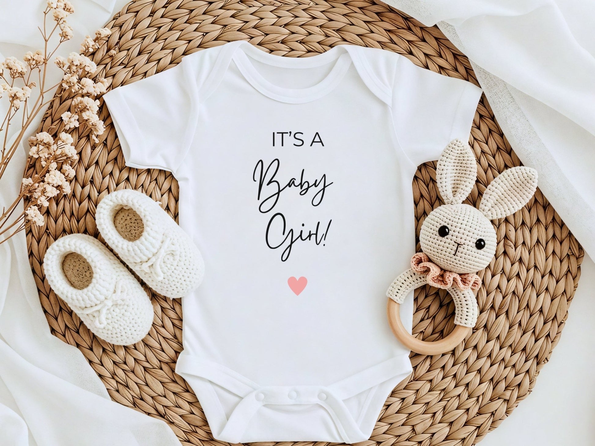 Babybody It’s a Baby Girl – Süßes Bio - Babygeschenk, Kurzarmbody aus Baumwolle - Mamas & Minis