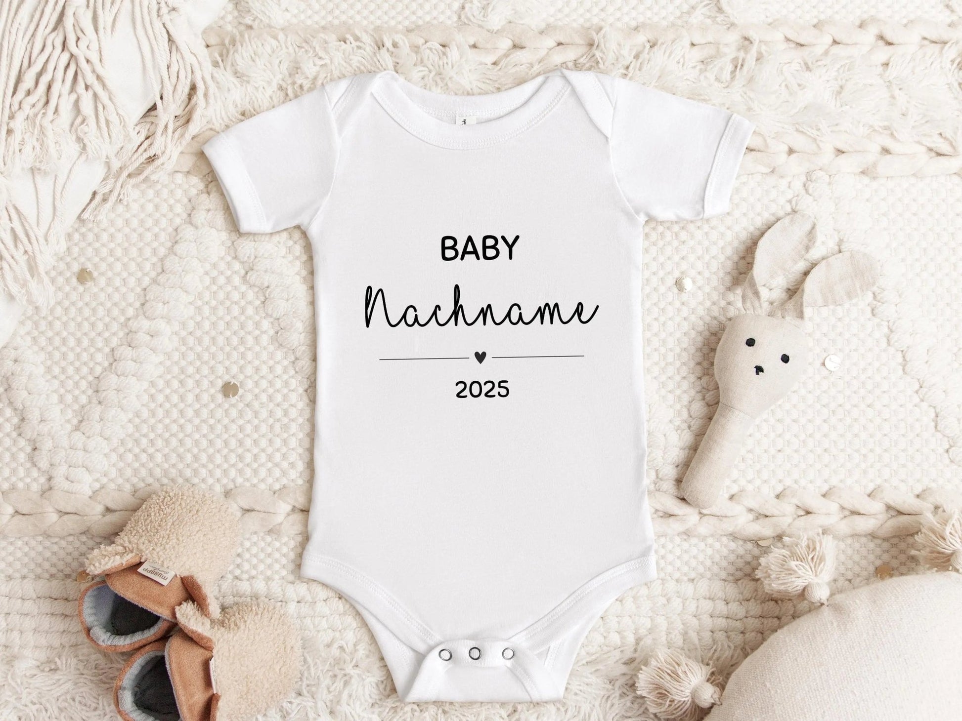 Babygeschenk, Babybody, kurzarm - Body mit Name personalisiert, Baby verkünden, Baby, Geburt, Geburtsgeschenk - Mamas & Minis