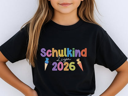 Einschulung Geschenk - Schulkind 2026 T-Shirt mit Namen - Mamas & Minis