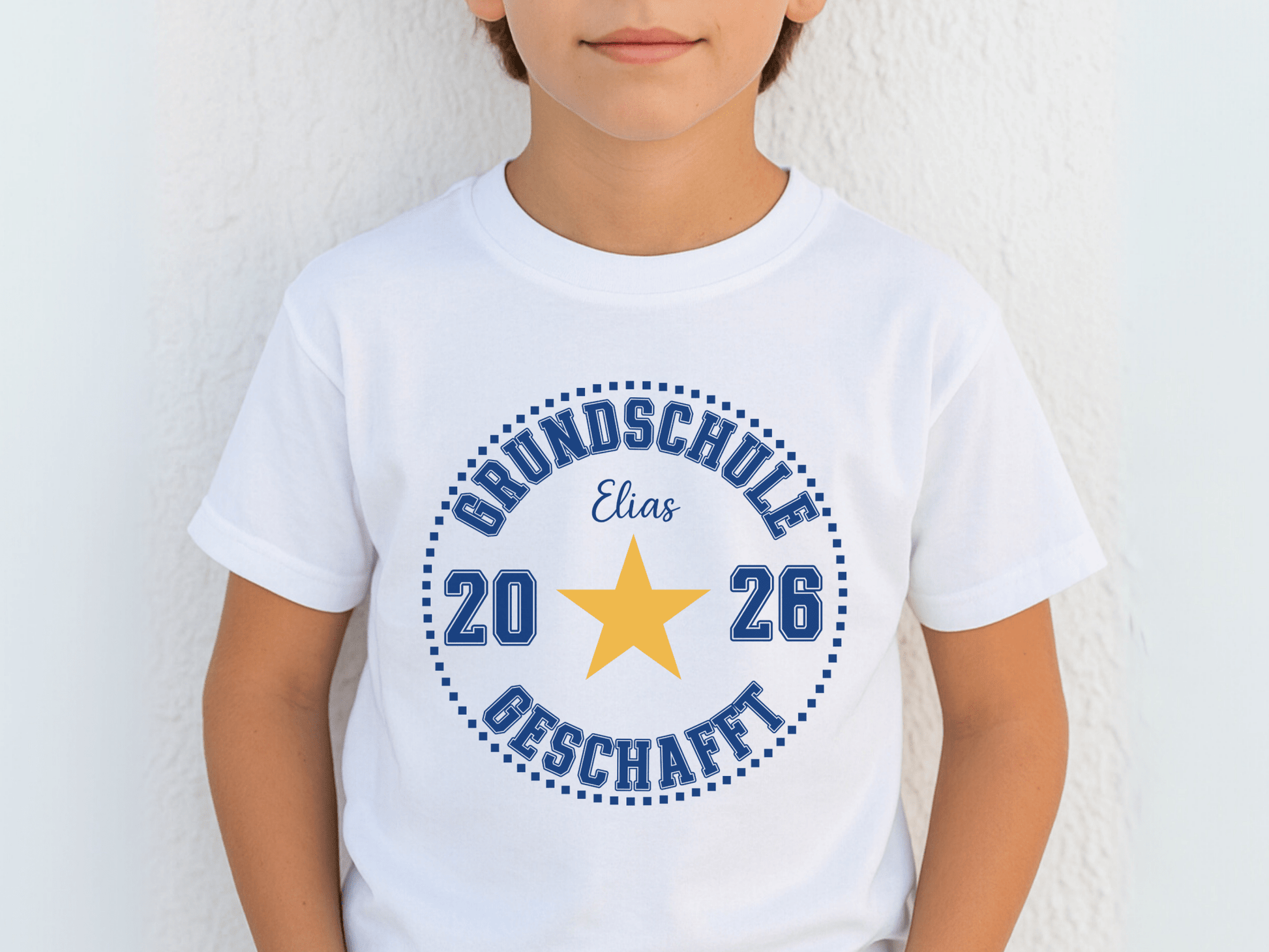 Personalisiertes Grundschulabschluss T-Shirt mit Name & Jahr - Perfektes Abschiedsgeschenk für Kinder