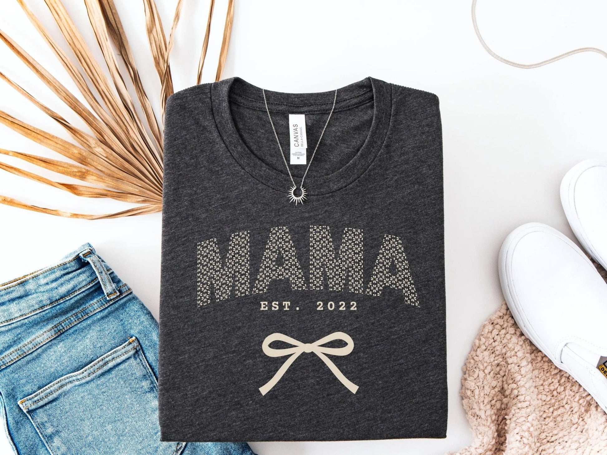 Mama T-Shirt personalisiert Muttertagsgeschenk personalisierte Geschenke für Mütter Muttertag Geschenkidee personalisiertes - Shirt für sie - Mamas & Minis