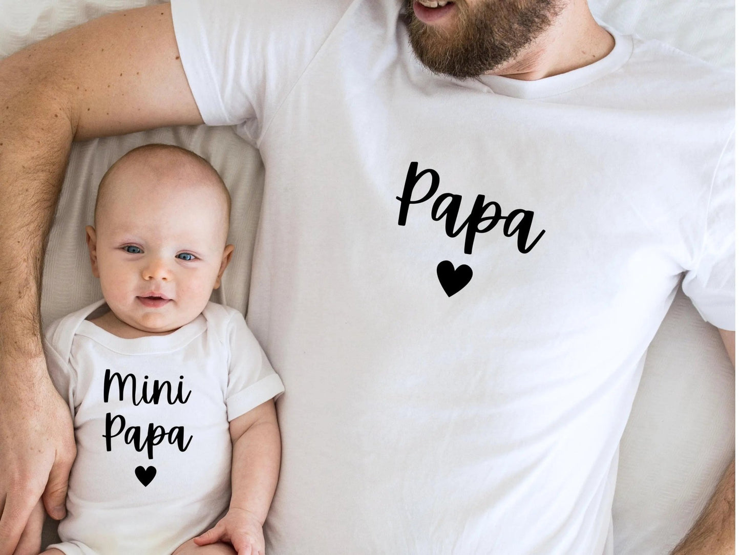 Partnerlook Geschenke Babybody Geburtsgeschenke kurzarm - body Familie Outfit Babygeschenk Mini Papa Mini Mama Baby geschenk - geburt - Mamas & Minis