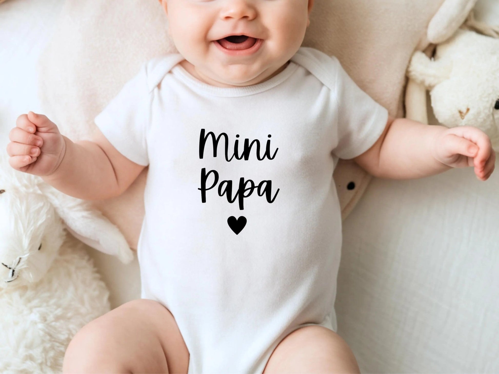 Partnerlook Geschenke Babybody Geburtsgeschenke kurzarm - body Familie Outfit Babygeschenk Mini Papa Mini Mama Baby geschenk - geburt - Mamas & Minis