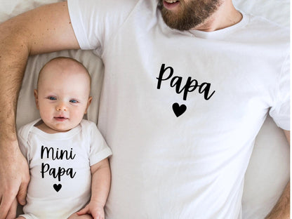 Partnerlook Geschenke Babybody Geburtsgeschenke kurzarm - body Familie Outfit Babygeschenk Mini Papa Mini Mama Baby geschenk - geburt - Mamas & Minis