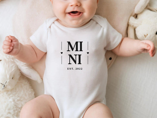 Personalisiertes Babygeschenk Babybody Partnerlook Geschenke Baby Geburtsgeschenk Personalisiert Body Baby Geburt Geschenk - personalisiert - Mamas & Minis
