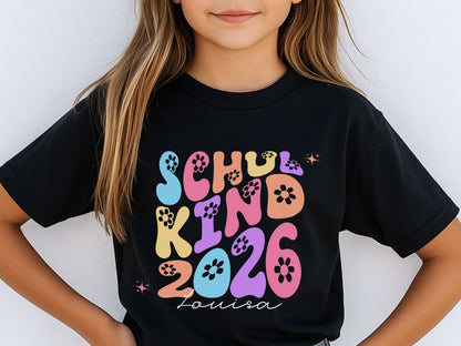 Schulkind 2026 T-Shirt Personalisiert – Geschenk zur Einschulung - Mamas & Minis