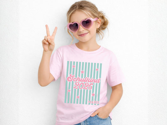 Schulkind T-Shirt mit Streifen personalisiert zur Einschulung - Mamas & Minis